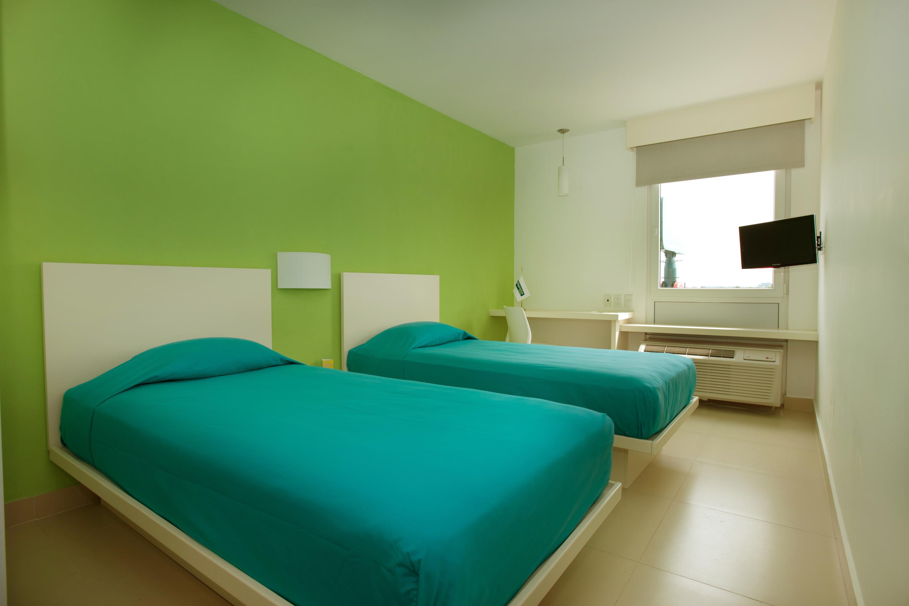Hotel Express Junior Aeropuerto 3*