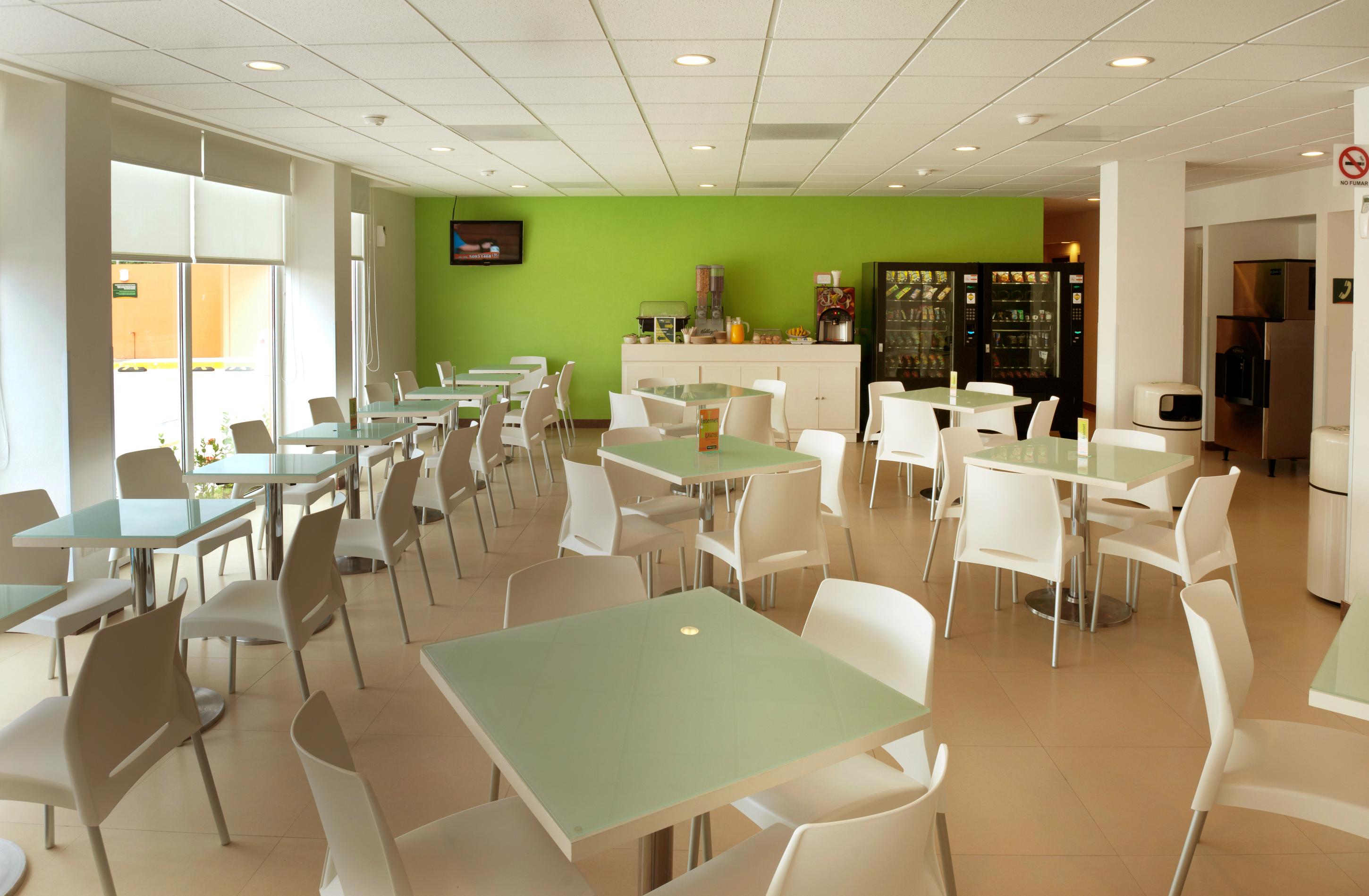 Hotel Express Junior Aeropuerto 3*