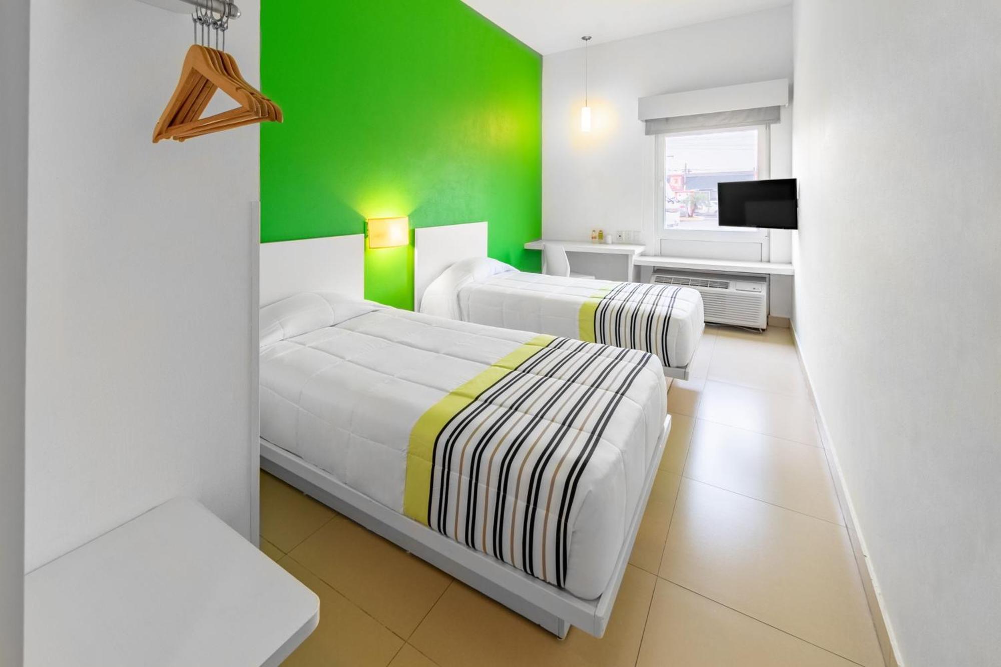Hotel Express Junior Aeropuerto