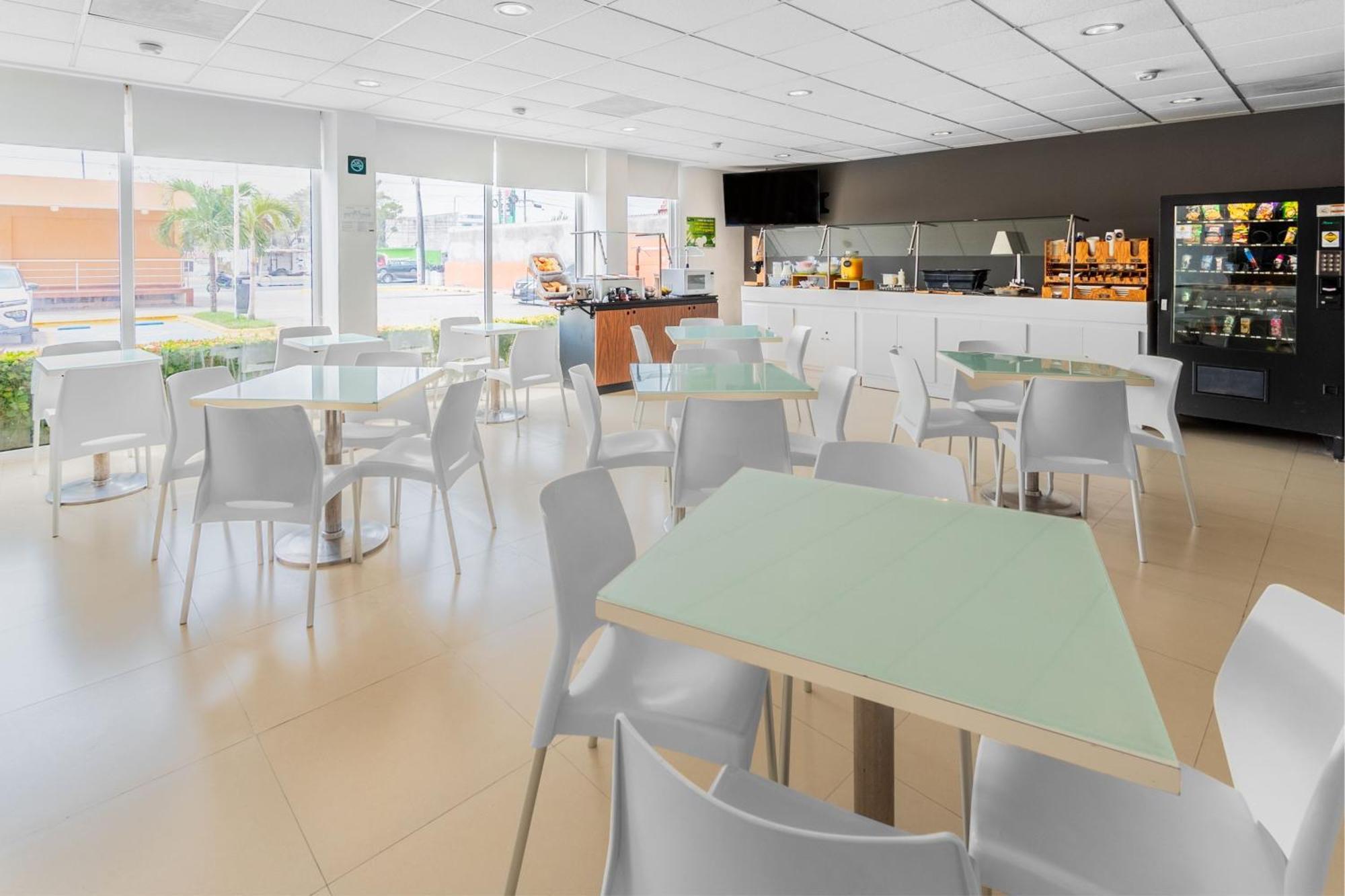 Hotel Express Junior Aeropuerto 3*